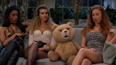 Трейлер сериала Третий лишний